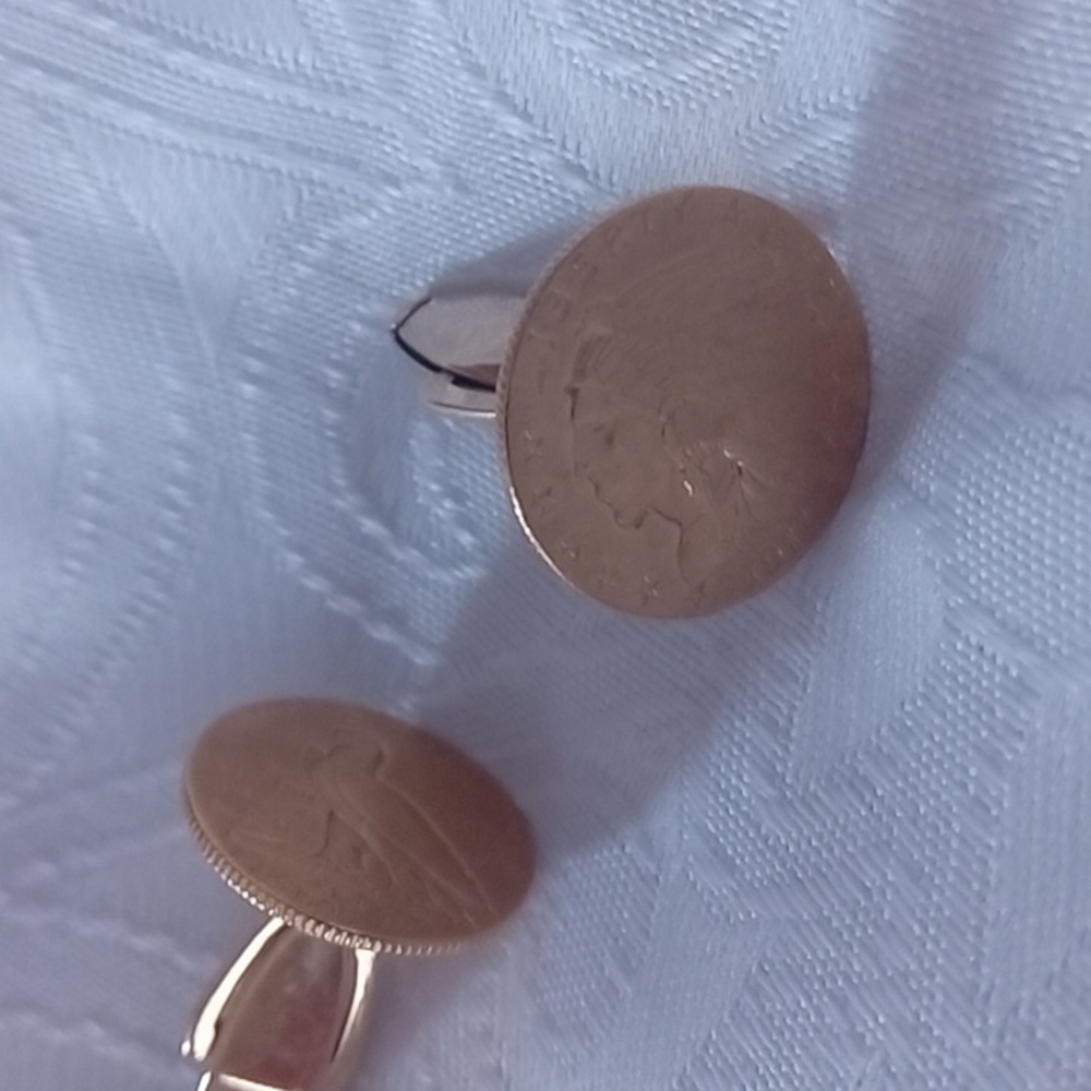 Two and a half dollar Indian gold coin cuff links. Vintage 1911